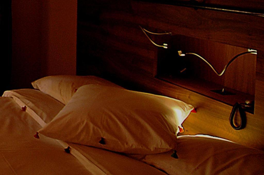Chateau Le Rosey Hotel Nyon Quarto foto